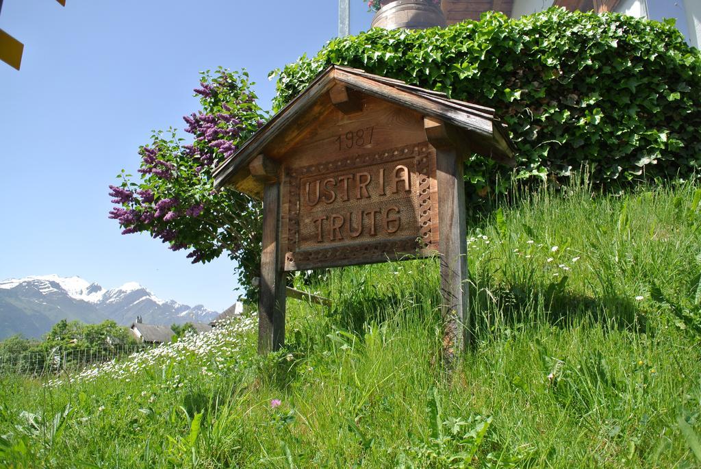 Hotel Ustria / Pensiun Trutg Vella Exteriér fotografie